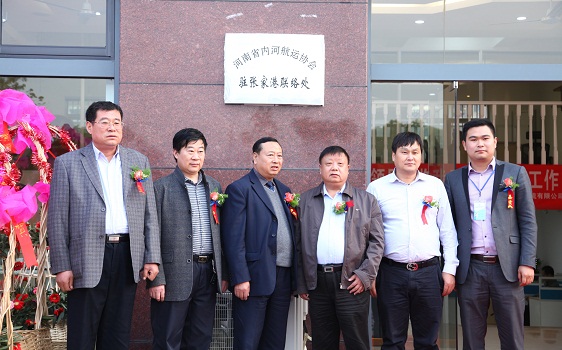左一:副会长兼联络处主任李立奎;左二:西平县政府副县长;左三:副会长王进献;右一:联络处副主任李百川;右二:副会长兼联络处主任邵立平;右三:协会秘书长王杰亭 左一:副会长兼联络处主任李立奎;左二:西平县政府副县长;左三:副会长王进献;右一:联络处副主任李百川;右二:副会长兼联络处主任邵立平;右三:协会秘书长王杰亭